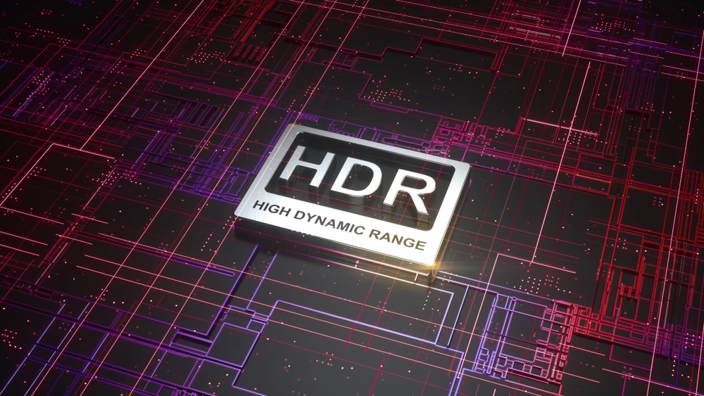 Símbolo HDR (High Dynamic Range) em placa de circuito eletrônico abstrata. Conceito de tecnologia de televisão, símbolo de ultra alta definição em fundo digital com muitas linhas e elementos geométricos. Renderização 3D.